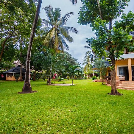 Diani Beach-Villa Kirsch Galu Exteriör bild