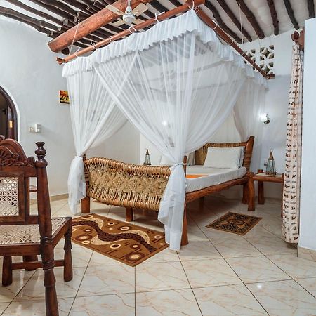 Diani Beach-Villa Kirsch Galu Exteriör bild