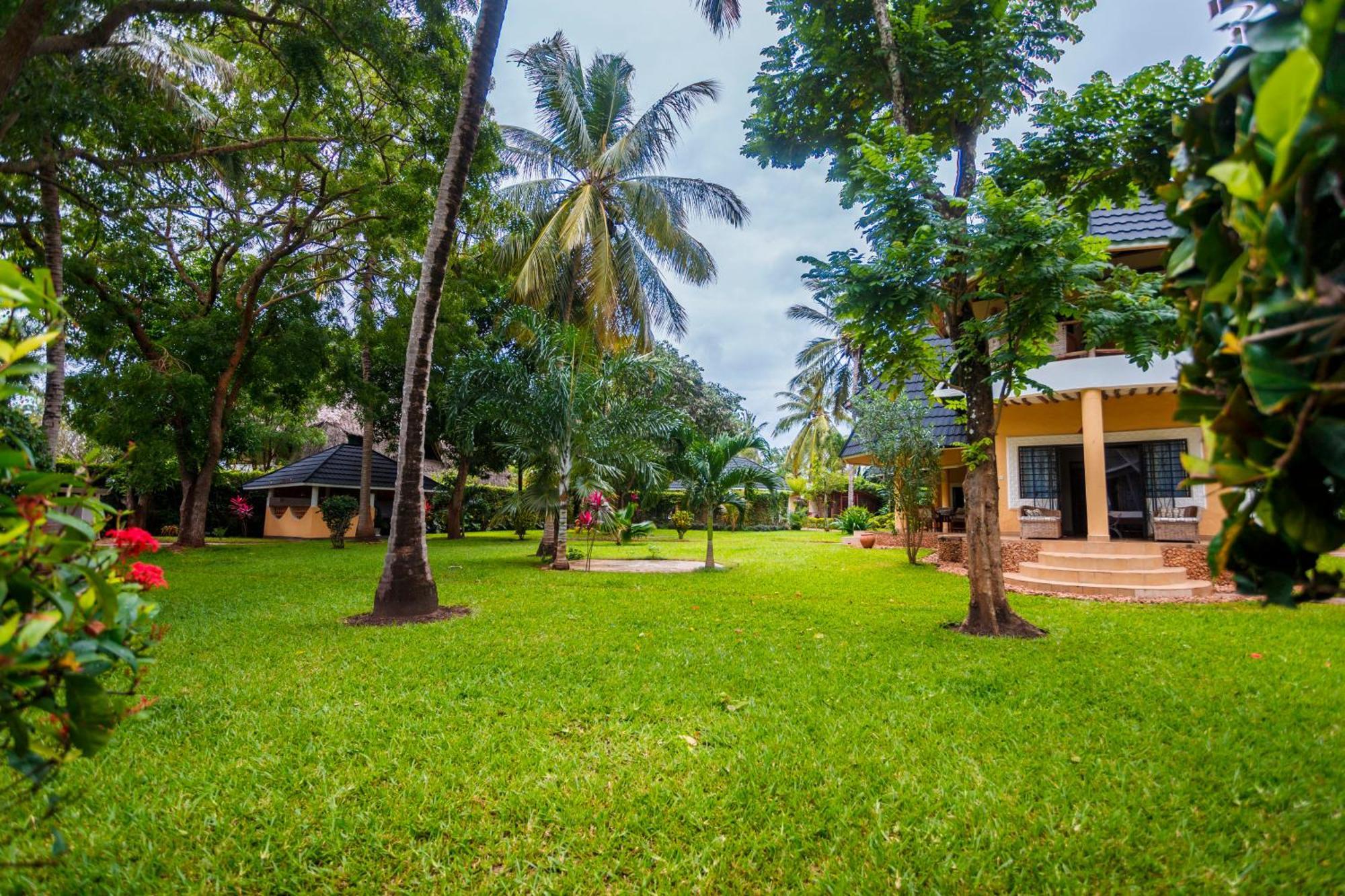 Diani Beach-Villa Kirsch Galu Exteriör bild